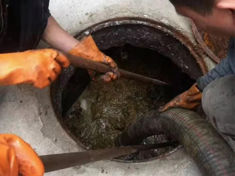 平桂清理化粪池时如何避免沼气的危害?